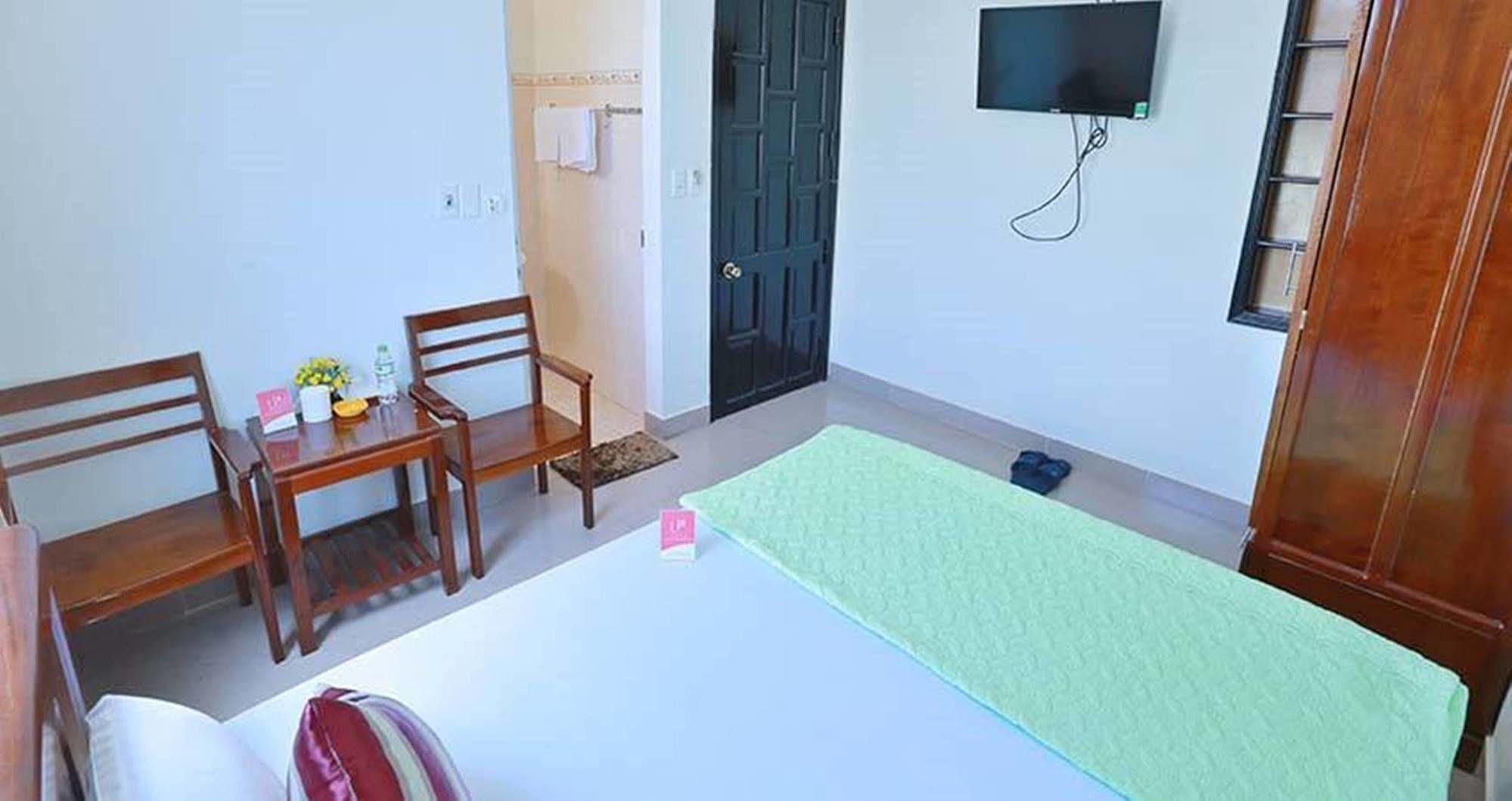 Rubis Hostel Hue Exteriör bild